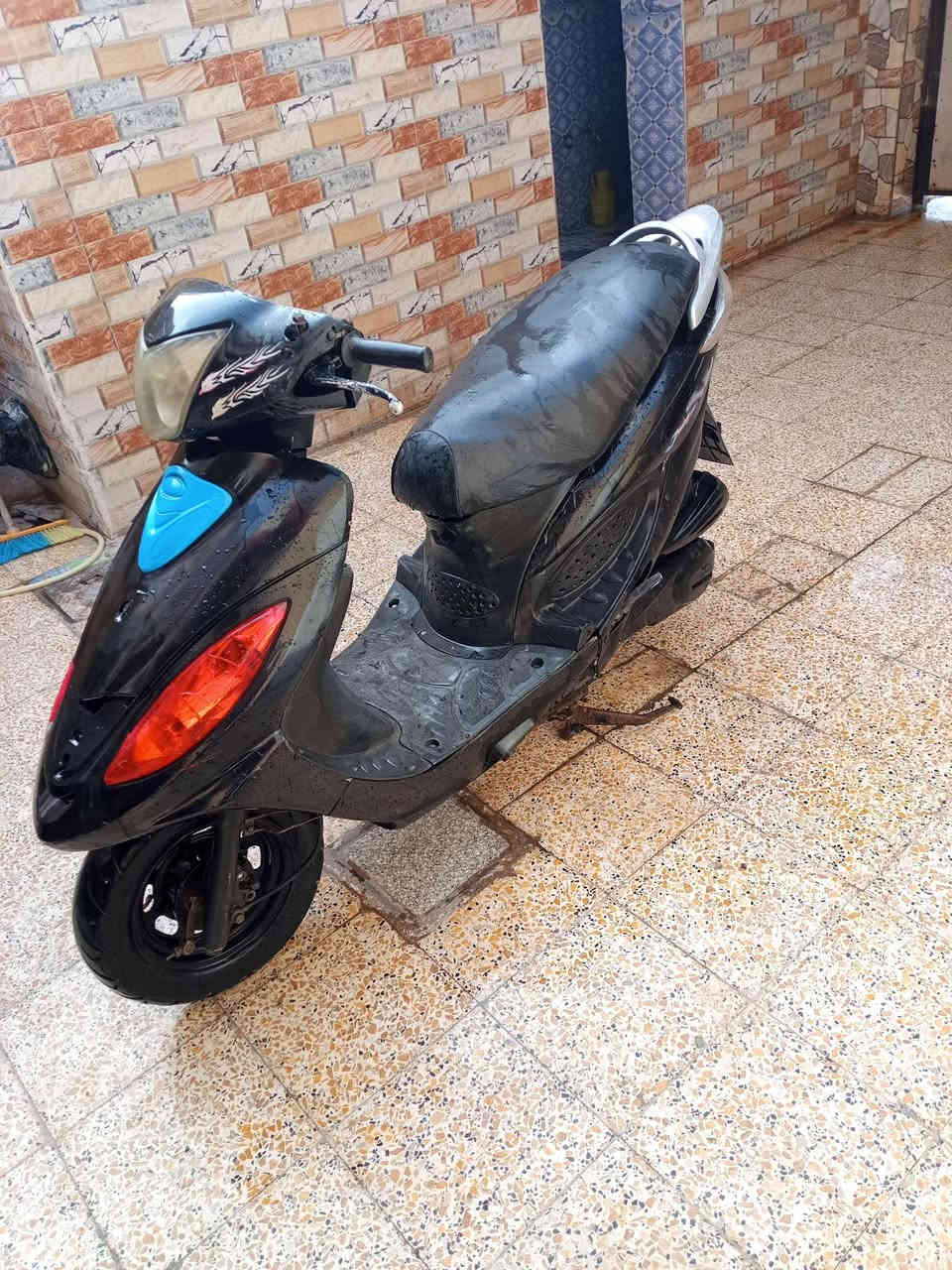 السلام عليكم عندي دراجه كامكو كوري للبيع أو مراوس دراجه نضيف ماعوزه شي السعر 250 عنوان كوت حي السياسين للستفسار الاتصال بالرقم ***********
