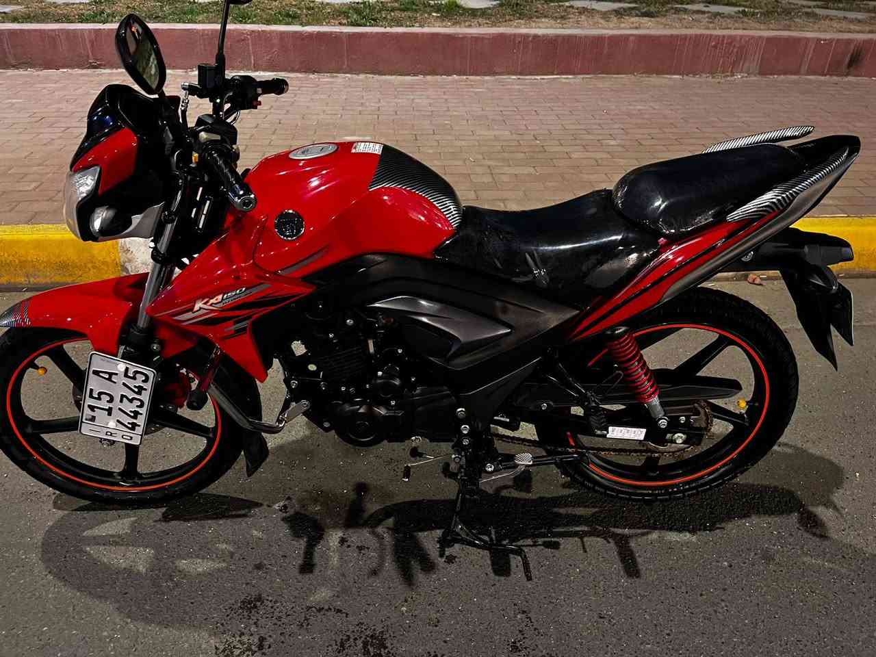 سلام عليكم 
هاوجي موديل 21 مشدود بال23 ومسجل وبأسمي 
سعر 17 ونص
مكان رمادي 
‏‪***********‬‏
ياسر ال هزيم
