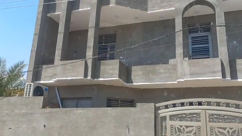 سلام عليكم بيت البيع مساحه 150زراعيه في قريه ابو عليان في شارع ندواته بيت يحتوي على قرف نوم 5 وحولي ومطبخ وستقبال وحمام ٢وخدمات خارجية بيت ركن طبغين مستعجل على بيع مطلوب دين استفسار على رقم ***********
