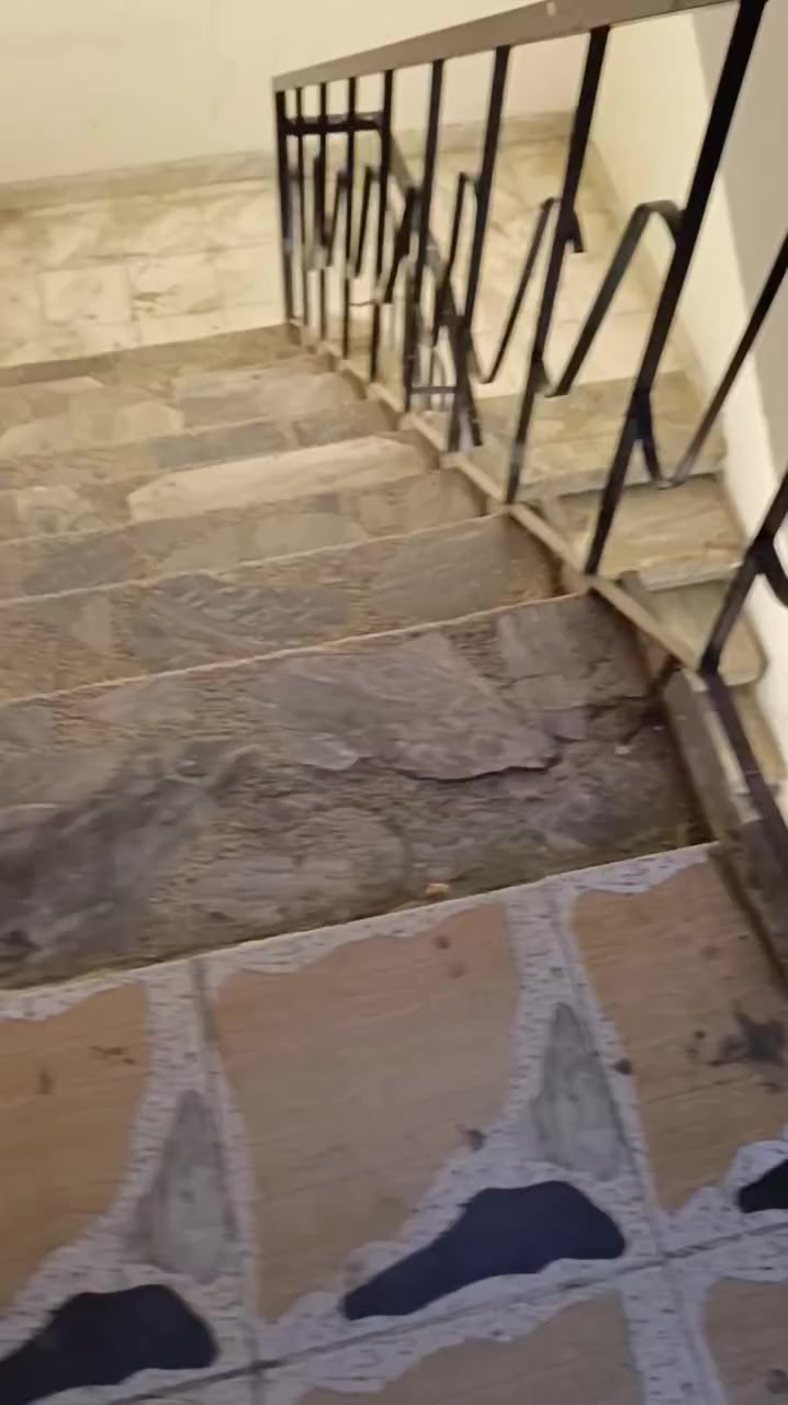 يالله شقه للايجار موقع شارع المعلمين قرب مطعم الغنام
عوائل أو مهندسين أو موضفين

طابق ثاني غرفتين2نوم  وصاله

 ومطبخ وخدمات وبلكون زيرو مامسكون

للاستفسار واتساب ***********
