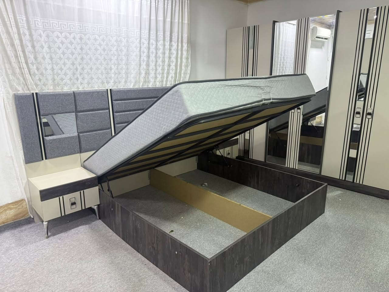 ژوری نوستنی زۆر زۆر تایبەت بە دوڕەنگی زۆر تایبەت تیکەڵ کراوە جوانترین ڕەنگی تیا بە کار هاتوە سپی لەگەڵ ڕە ساسی  9 پارچە یە کانتۆری 8 تاکە سیسەمی جەکە ئەوەنە نمونەیە ناتوانم  زۆر وەسفی کەم 
وەرە بی بینە ئەوکات ئەزانی ئەمە نوستنە کۆمێنتی بنوسە نرخو زانیاریت پێ دەگات 
*********** viber واتساپ
*********** viber واتساپ
*********** korek
ناونیشان سلێمانی کانی سپیکە
گەیاندنیشمان هەیە بۆ سەرجەم شارە کان
گۆڕینەوەش ئەکەم بە کەلوپە لی ناوماڵ 
ئە م نوستنە دو مانگە کڕدراوە واتە لۆکە
