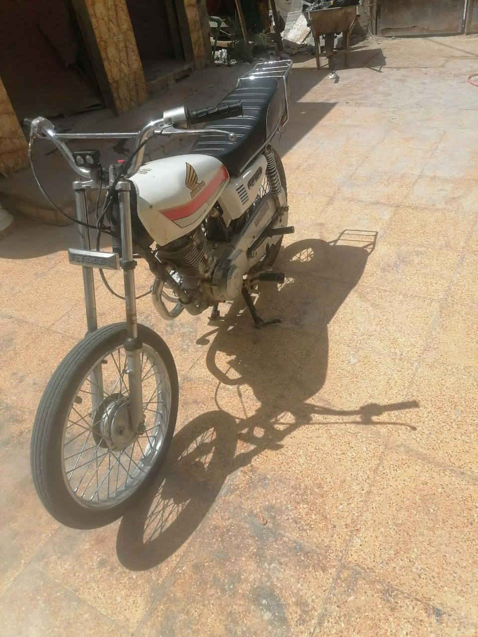 دراجه نامه كلك كلك مفتوحه بس بوشه
دراجه نظيفه سعرهه 375 وبيهه مجال 
رقم الولد ***********
مكلف بالنشر
