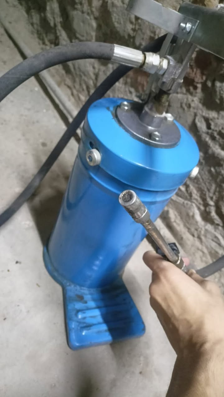 السلام عليكم مشحمه اصليه للبيع مع الكريز اب25 بغداد حريه ***********
