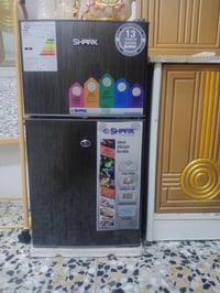 ثلاجه حجم صغير ما مستخدمه اهويه جديده بالجيس 07714563522 مكاني بغداد م...