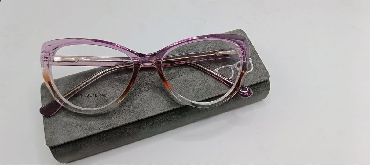 اطار  نسائي ✨
مريح بالاستخدام ✨
أناقة فاخرة ✨
 احجام مميزة ✨
جودة عالية ✨  
عدسات فلترة حماية بنسبة 30٪ من أشعة الموبايل
عدسات حماية بنسبة 50٪ من أشعة المبايل
عدسات حماية فوتوبلو بنسبة 80 ٪من أشعة الشمس 
عدسات سياقة ليلية
للطلب والاستفسار ارسل الفحص الطبي
للتوصل ماسنجر
 بأسعار تنافسية


**إذا كنت صاحب هذا الإعلان وتريد حذفه لأي سبب، رجاءا أرسل رسالة إلى الدعم الفني**