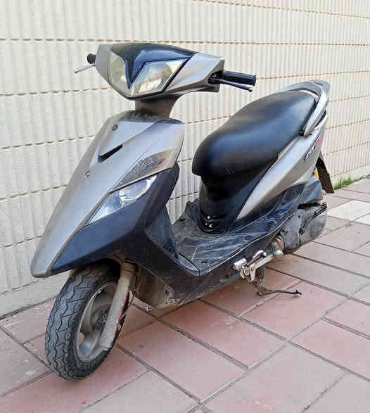 السلام عليكم
ثعلب 140 نوزل 
دراجة بلاديه ختم واحد 
كهربائيات كله شغاله 
مكان الدراجه بالصالحية
السعر 550 قفل بدون عملة 
للاستفسار  ***********
