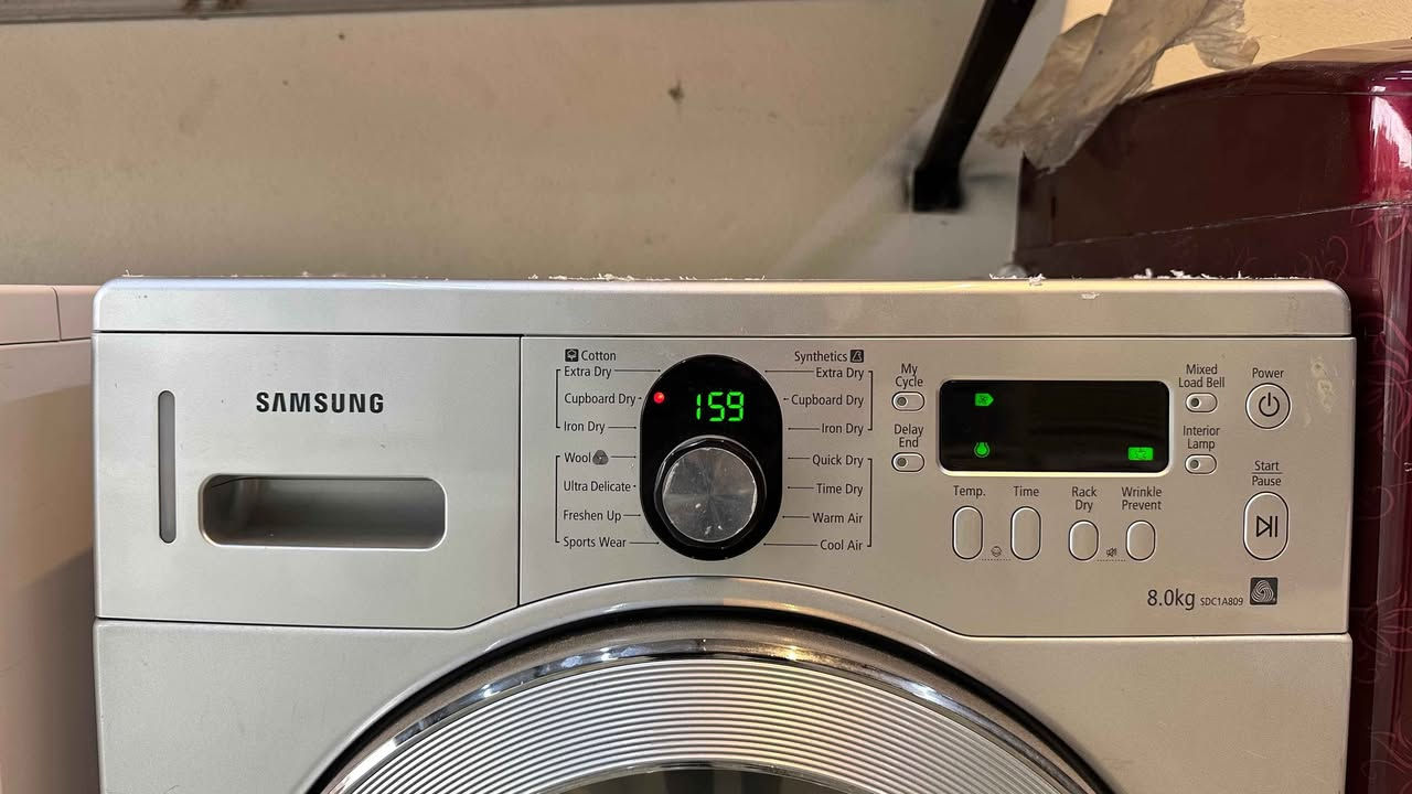 مجففة ملابس ماركة سامسونك حديثة نظام تكثيف تعقيم وكوي للملابس  بدون تاسيس نظيفة جدا 🌹🌹🌹
السعر، 275الف 🔥🔥🔥
موصل الجانب الايسر /حي المثنى 🌿🌿🌿

الشارع المقابل لمنتزه المثنى
✅شارع عمارة النخيل 
✅وماكس جيم 
✅وازياء النمور 

داخل الفرع بالنزول قرب كراج  غسل السيارات   

(منزلي) لبيع الاثاث المستعمل 
متواجدون من الساعة ال 1ظهرا الى 8مساءا https://maps.app.goo.gl/BFTrpaanCHgXHP4H6?g_st=afm أربيل, العراق


**إذا كنت صاحب هذا الإعلان وتريد حذفه لأي سبب، رجاءا أرسل رسالة إلى الدعم الفني**