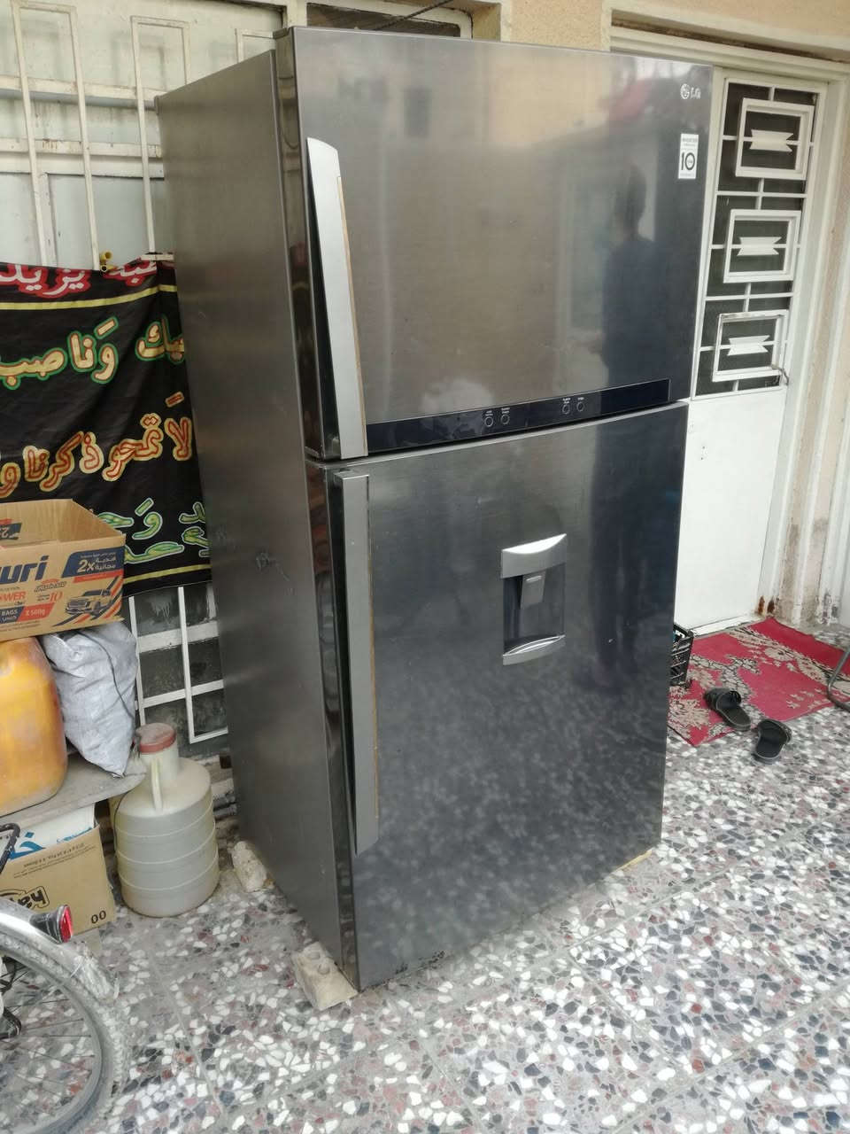 ثلاجة للبيع ***********
