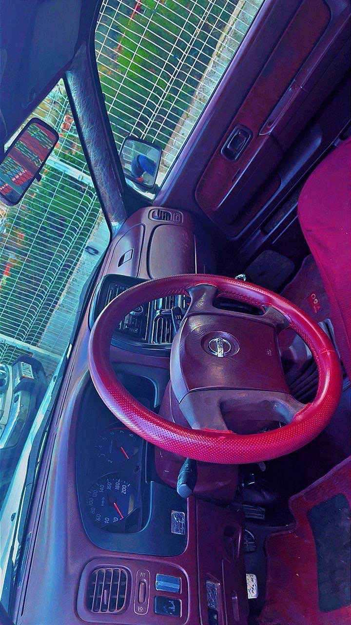 سەرەتا بەناوی خوای گەورەو میهرەبان 
نیسان تاک ٢٠٠٨
سەیارەکە ماڵی دۆستە تا بڵێ شتێکی جوانو پاکە
گێرو مەکینەی بێ عەیبە
یەک پەڵە بۆیاخی هەیە بە قاپی دواوەیە هیچی تری پێوە نیە سەنەوی تا ٢٠٢٨ تازەیە
سعری ١١٥ گەڵاو معامەلەیەکی برایانە
*********** السليمانية, العراق
