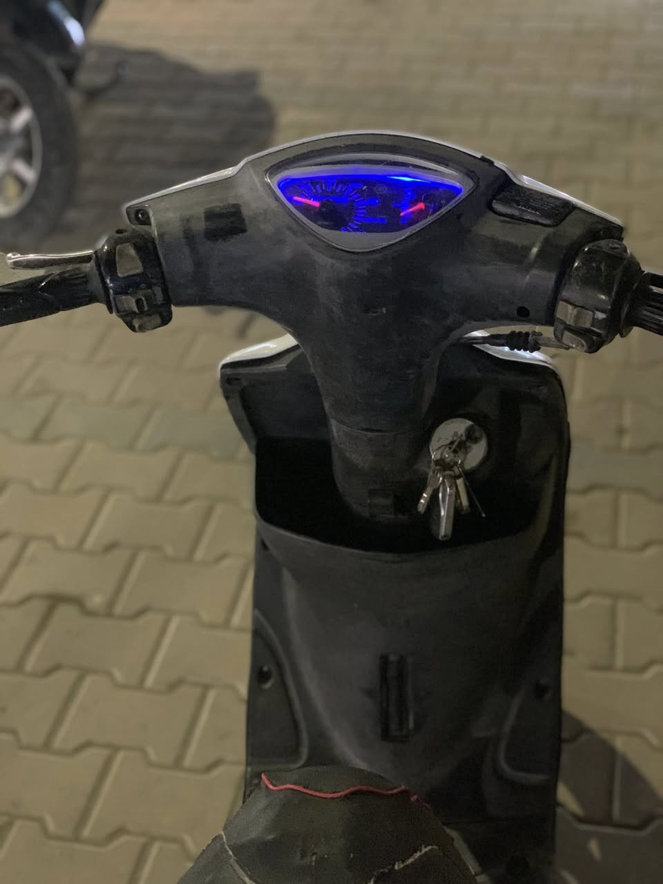 ماكس عدله
دراجه كلش نضيفه 
بوشه وبستم ولفات كلهن بلاد بس مبدل بيه زنجيل 
كهربائيات سلف هندر اشاير عالي ناصي سكن 
كفراته ختم واحد وي المكينه 
مكاني ناصريه مركز 
سعره ٧٠٠ 
***********
