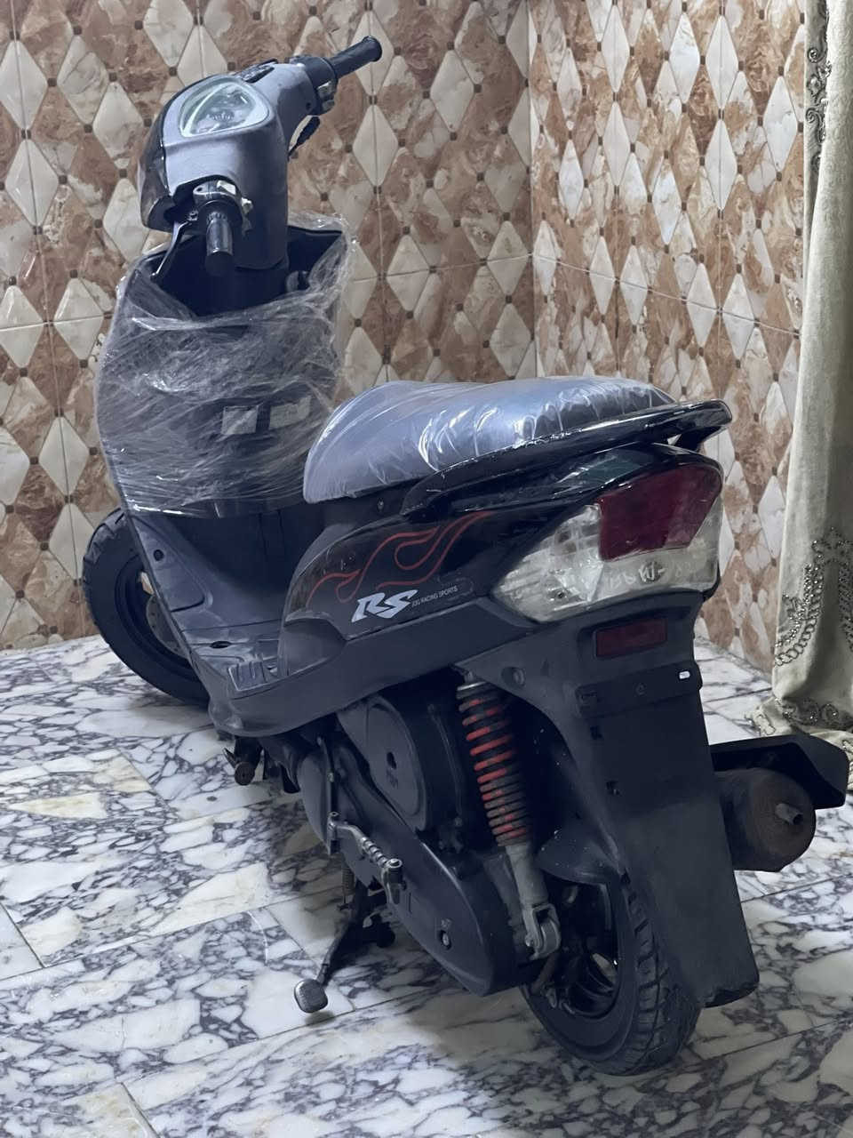 السلام عليكم دراجات جدد نوع ماكس ياباني عدله دراجات مكفوله من كلشي جيب وياك فيتر ويفحص اي نقص مابيه كلها شغال  عنوان مدينه الصدر شراي يتصل ع رقم ***********
