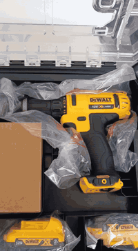 سيت ديولت بريطاني 12 فولت. فحمات مع دبل بطارية 2 امبير و شاحنة و حقيبة رائعة انتاج حديث. 

***********
