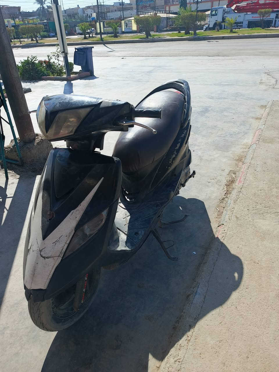 السلام عليكم دراجه نضيفه البيع لعدم التفرغه بس كفرات تعبانه اصلي مختم تخبل بس مهمولة السعر ٣٥٠ وبي مجال المكان الغزالية‏‪***********‬‏
