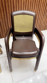 كراسي بلاستك • ميوزه • نضيفه