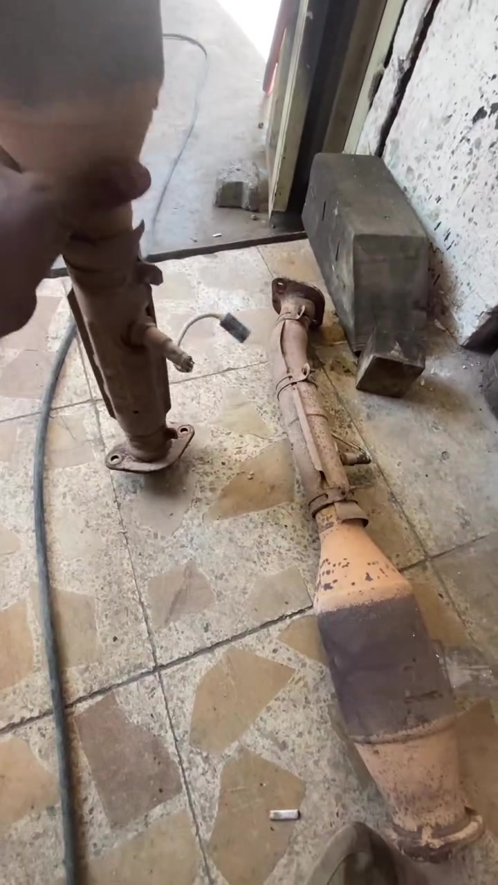 السلام عليكم باترول بيها حجر متفلش نازل على الجوه تم تنضيف الجوه بدون استبدالها وتبديل الدكشن كامل مال كصه وتبديل واشر مع الضمان 
العنوان شارع شيخ معروف قرب شارع ٦ 
الاتصال *********** امير
