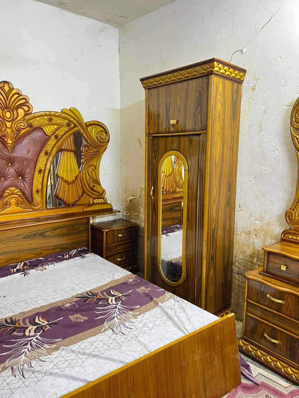غرفه اخشاب للبيع نضيفه 6ابواب ملحق موديل حديث الزاويه كنتوريه ملحق  السعر 600بغداد الاتصال ***********متواجد واتساب اكو توصيل بكروه
