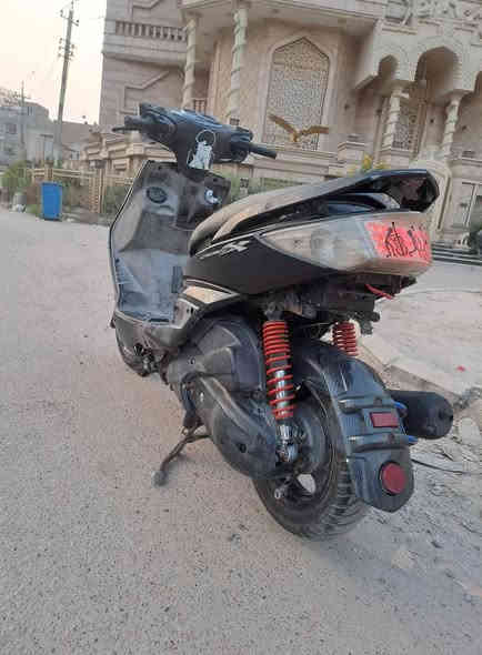 سلام عليكم سكنس فحل ياباني نوزل خطين دراجه مكفوله كفاله عامه كلها شغلاله من اطول لطول مكينه بجيس شلعه معدل ناعمه نكره سلف دخان لانضوح لاتبخير دراجه كلها شغاله وخير من الله مال جناي مداريها ودهن يوم بيومه وبانزين محسن كهرباءيات  شغاله لايت دشبول هورن  بكلايت  بريكات خلفي وامامي دبلات فول ماكو طسه تايرات جدد دراجه صافيه وناعمه خير من الله تجيب فيتر وتفحص وتراي وين ميعجبك مكفوله من اسرقه وتاخذها من البيت وسويلك مكاتبه مكاني بغداد البلديات رايدها ب650وبيها مجال لتواصل واتساب او اتصال *********** بغداد
