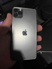 ايفون ١١ برو ماكس جهاز نضيف وكلشي بي شغال بس شاشه مبدله لو كلاسه لان م...