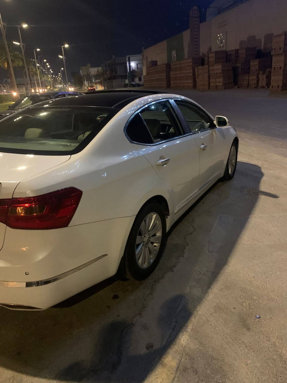 السلام عليكم
كادينزا ٢٠١١ vip خليجية فول مواصفات ٦ سلندر ٣٥٠٠  دوش تخم تايرات جديد السيارة مابيها اي نقص السيارة فول ١/١ بانوراما مري شفط لايتات ترحيب اناره داخلية  صدر جديد الكير والمكينه خير من الله السيارة 
السعر ١٠٥ وبيها مجال 
مكان السيارة بغداد الغزاليه 
رقم التواصل ***********

