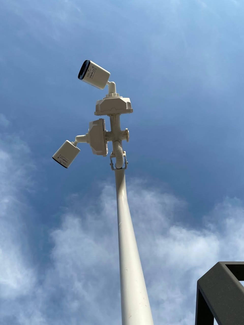 تنفيذ أحد أعمالنا

تنصيب كاميرات مراقبة Hikvision نظام أنالوك بتنفيذ احترافي

صورة واضحة ليل ونهار

تفعيل كامل ميزات الذكاء الاصطناعي

شغل مرتب وجمالي

ضمان سنة كاملة على العمل
#الشراع_لخدمات_الانترنت_والاتصالات
#هاتف_***********_***********
