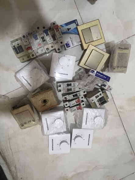 جوزات كهرباء بلك سويجات مستعمل وجديد سعر القطعه ٥ الف 
***********
