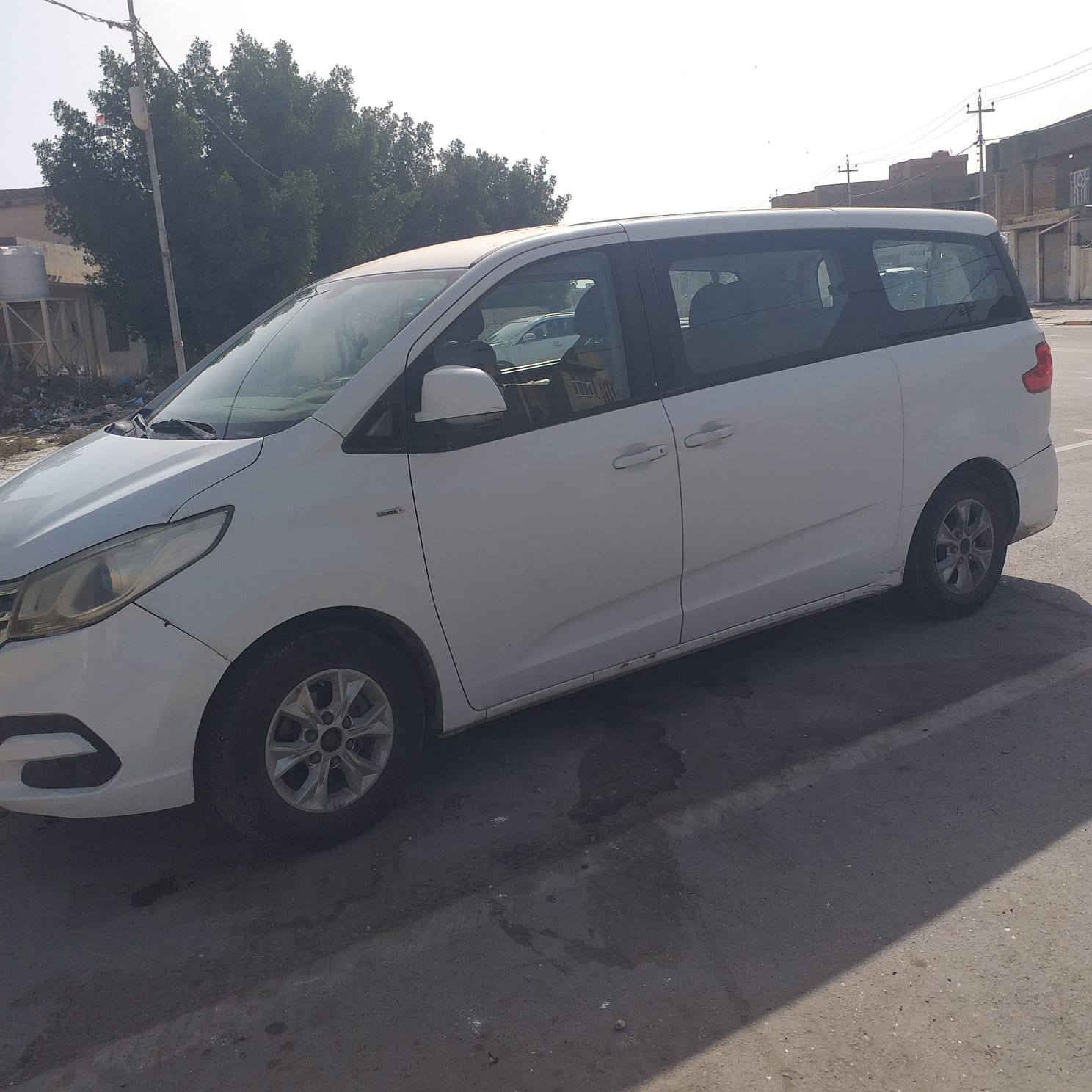 السلام عليكم ورحمة الله 
سياره للبيع 
لليدور سياره عائليه أو مال شغل
( ماكسيس )صيني خصوصي
المحرك  2000 بانزين
الموديل  2016
تدفئه/ تبريد  ثلج  
عدد الركاب ( 9  راكب)
سنويه بأسمي لغاية سنة  2030
هزه  نهاية الشهر العاشر  رقم اربيل
مكان السياره في الكوت 
      (السعر  120 )
للاستفسار   ***********
