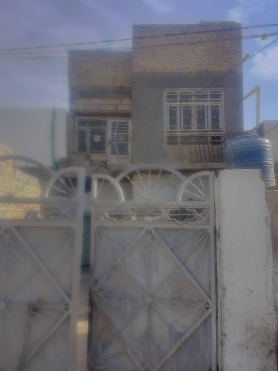 للبيع 150م سند 25 ام الهوه شارع الحمداني بصفه 3غرف نوم ***********
