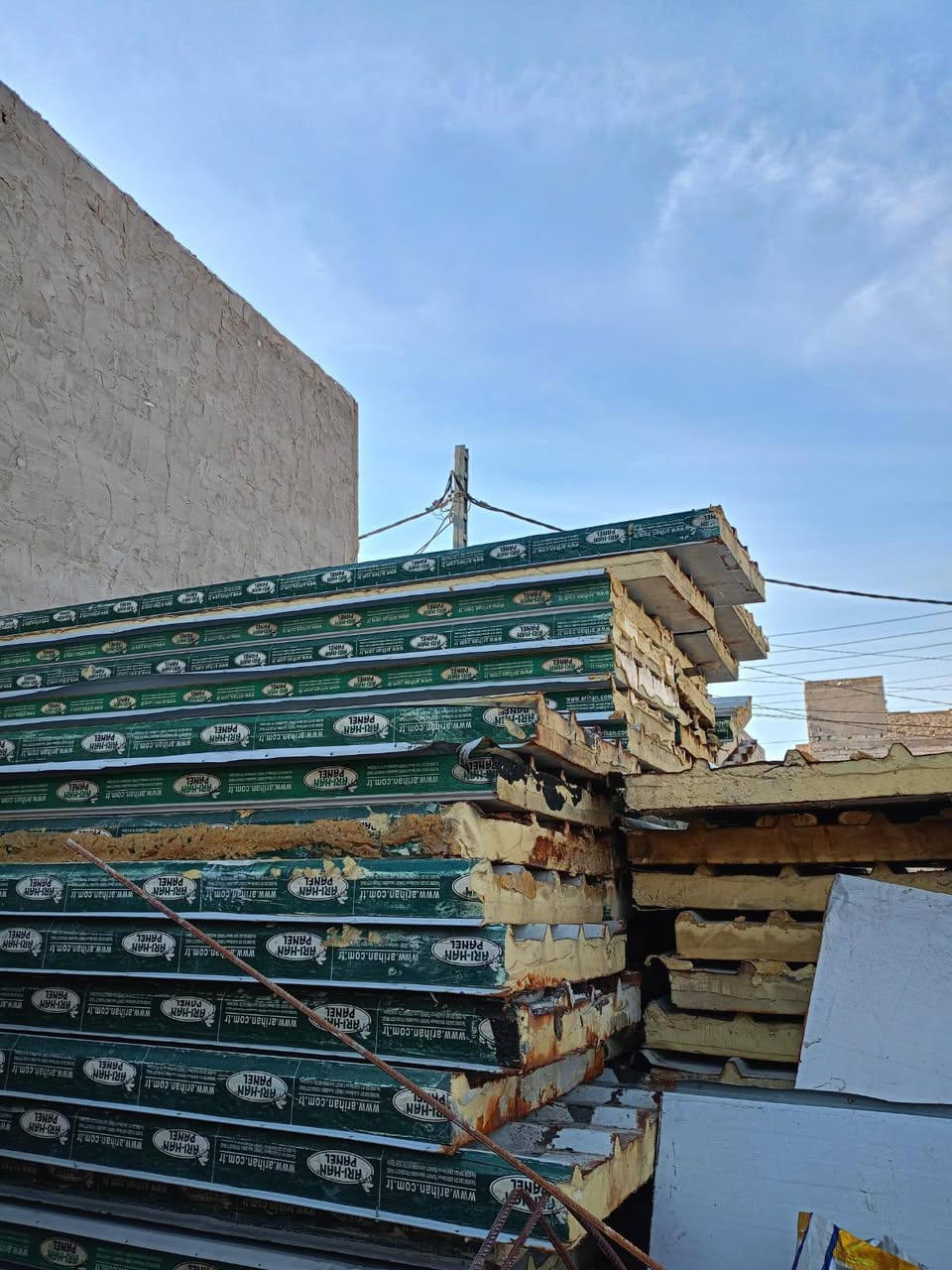 سندويج 10 سنتيم سمك تركي
عندي الف متر بيهن جداري وبيهن سقفي 
مستعمل ونضيف 

المتر 15 الف 
واذا شلعه كاملة احسبهن بسعر مناسب 

***********

مكاني كربلاء الامن الداخلي
