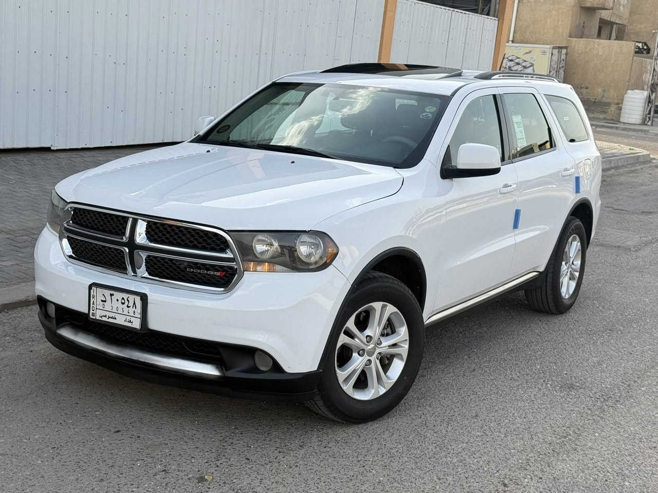 السلام عليكم . مراوس او بيع حاظرين
دوج دورنكو 2013 خليجي 
سياره حلوه وجديده صلوات وجاهزه 
حداده تخم تاير تبريد . 4 قطع 
شاشه حساسات تحكمات 
كاميرا فتحه سقف . داخل مشمشي جلد 
 بيها شبرين صبغ السونار مرفق مع الصور 
تو ويل . كير 6 نمر كصبه المرغووب 
العنوان البصره . 
السعر . 215 وبيها مجال 
هاتف   *********** 
.
.
