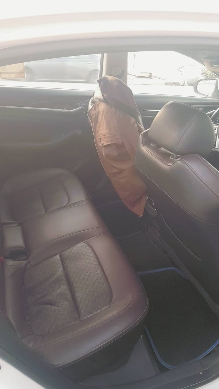 السلام عليكم شانجان ايدو بلاس ٢٠٢١ سنويه باسمي حره بيها ضربه بالجاملغ الخلفي مصلح نفسه صبغ باب وجاملغ والكير بي عته السعر ١٠٥ وبيها مجال مكان التاجي ***********
