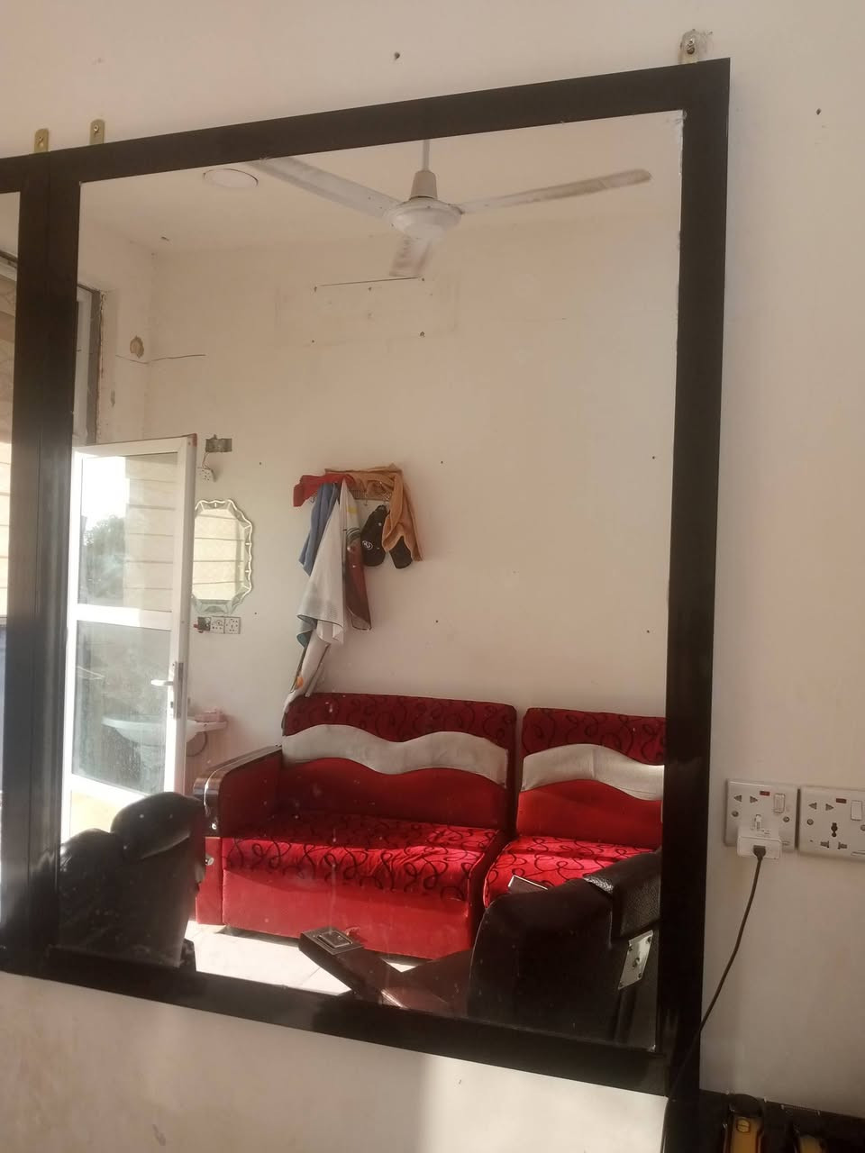 سلام عليكم غراض حلاقهه للبيعع كلمن وسعره هاذ رقمي *********** متواجد وتساب
