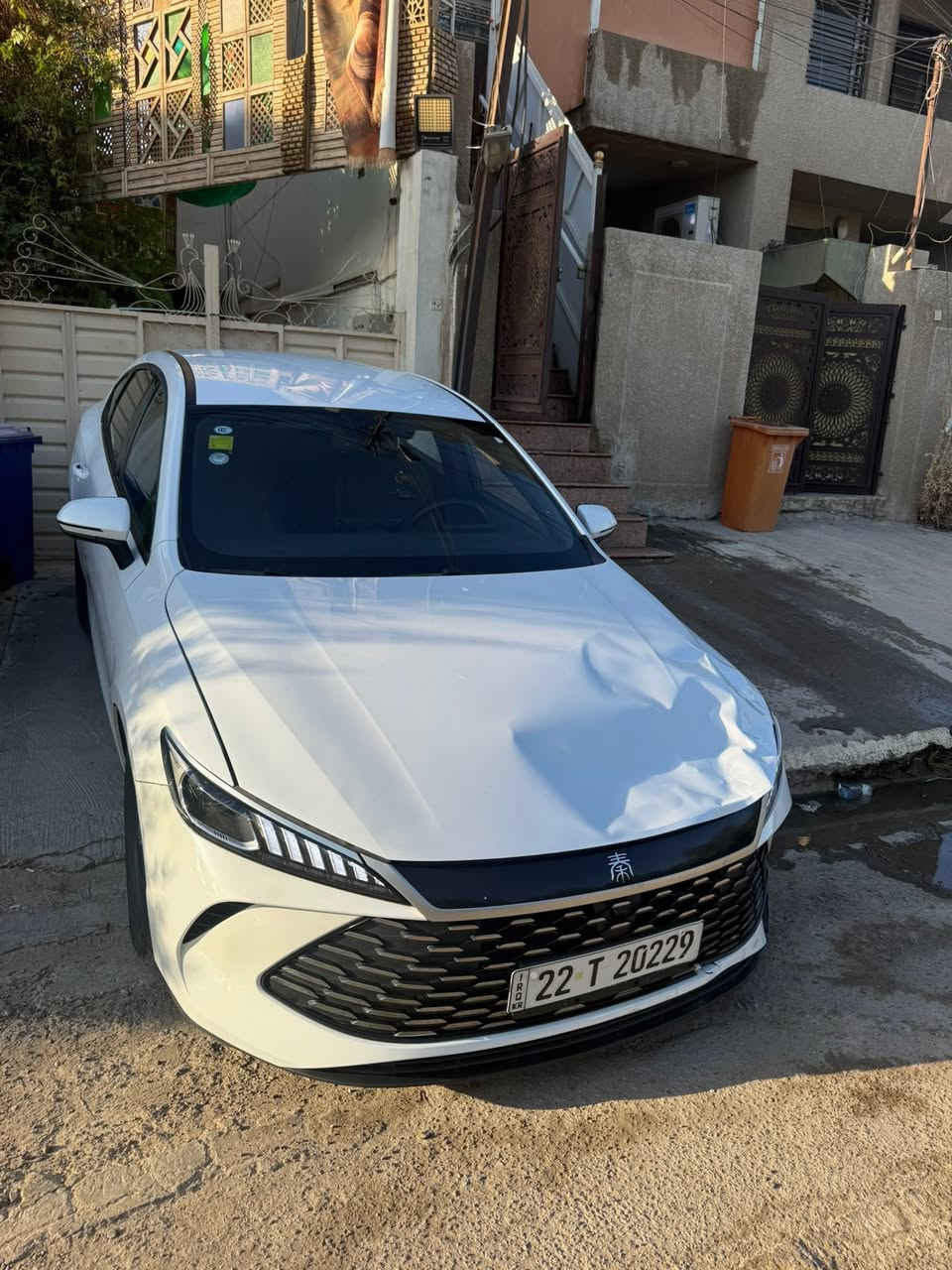 السلام عليكم بي واي دي كن بلاس ٢٠٢٥ ماشية ١٢ الف اربيل باسمي سيارة حيل نظيفة غراضه بعده ممفتوحة وكلهن بالجنطة جديدات بيه حادث بنيد ودعامية مثل ما موضح بالصورة مكاني بغداد الامين 

***********
السعر ب١١٧
