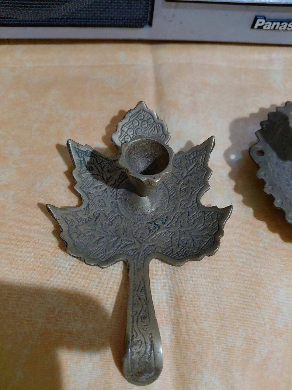 شمعدان نحاس عدد 3 مزخرفين بأشكال وكتابات رائعين
قطر 10 سم 
.ارتفاع .7.5. 4 سم
3 سوا ب 15 $


**إذا كنت صاحب هذا الإعلان وتريد حذفه لأي سبب، رجاءا أرسل رسالة إلى الدعم الفني**