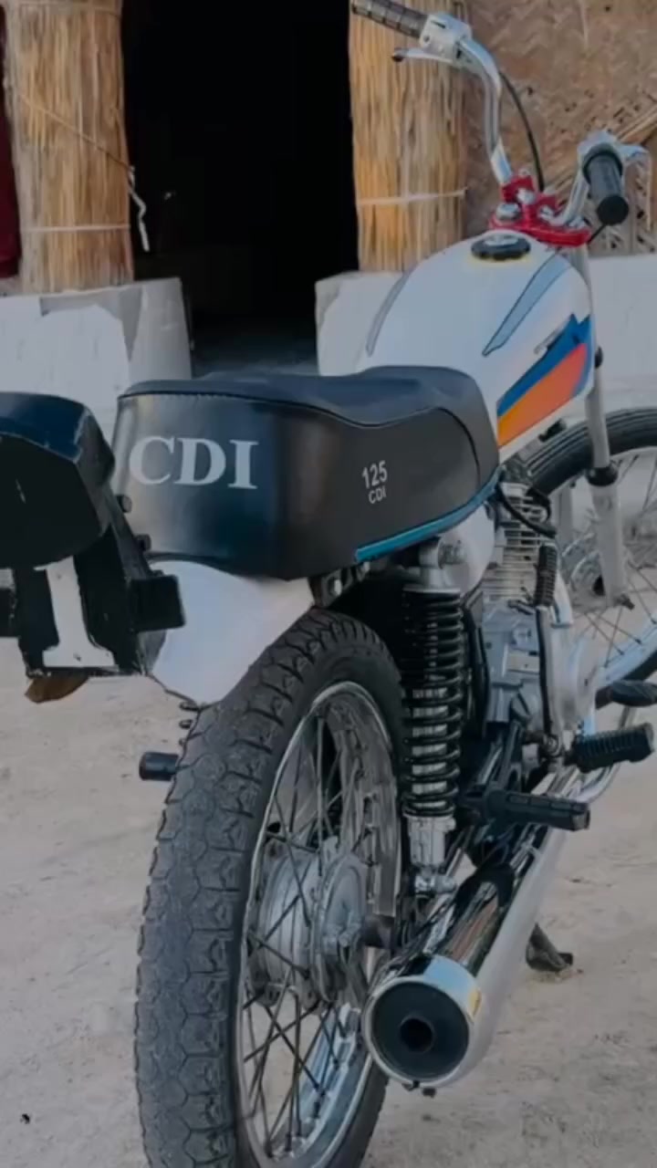 السلام عليكم دراجه للبيع محرك    .. مامفتوح  كلك كلك سعر 650 وبيه مجال مكاني سوق الشيوخ ***********
