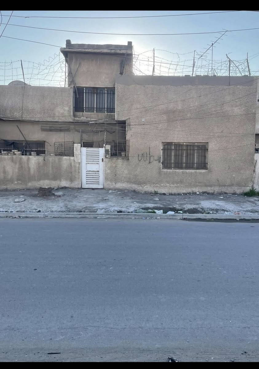 السلام عليكم 🫡
بيت للبيع 🏠في حي الجهاد مربع الطائي يعتبر البيت قطعه أرض 
مساحه البيت ٤٥ متر 
واجهه٤ ونص ونزال ١٠ 
والبيت على شارع ١٥ متر مقابيل مدرسه اليافه والرصيف ٣ أمتار 
وعلما  ان السعر جدا مناسب ١١٥  مليون 
 وبي مجال 👍
للاستفسار اتصل على الرقم 
***********
***********
حمزه للعقار ❤️@إشارة
