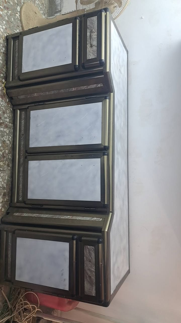 كاونتر الألمنيوم ثقيل
نضيف جدا مبيه،ضرر 
سعر ١٦٠ الف نهايته قفل 
مكاني رئاسه شارع ٢٠ 
***********
