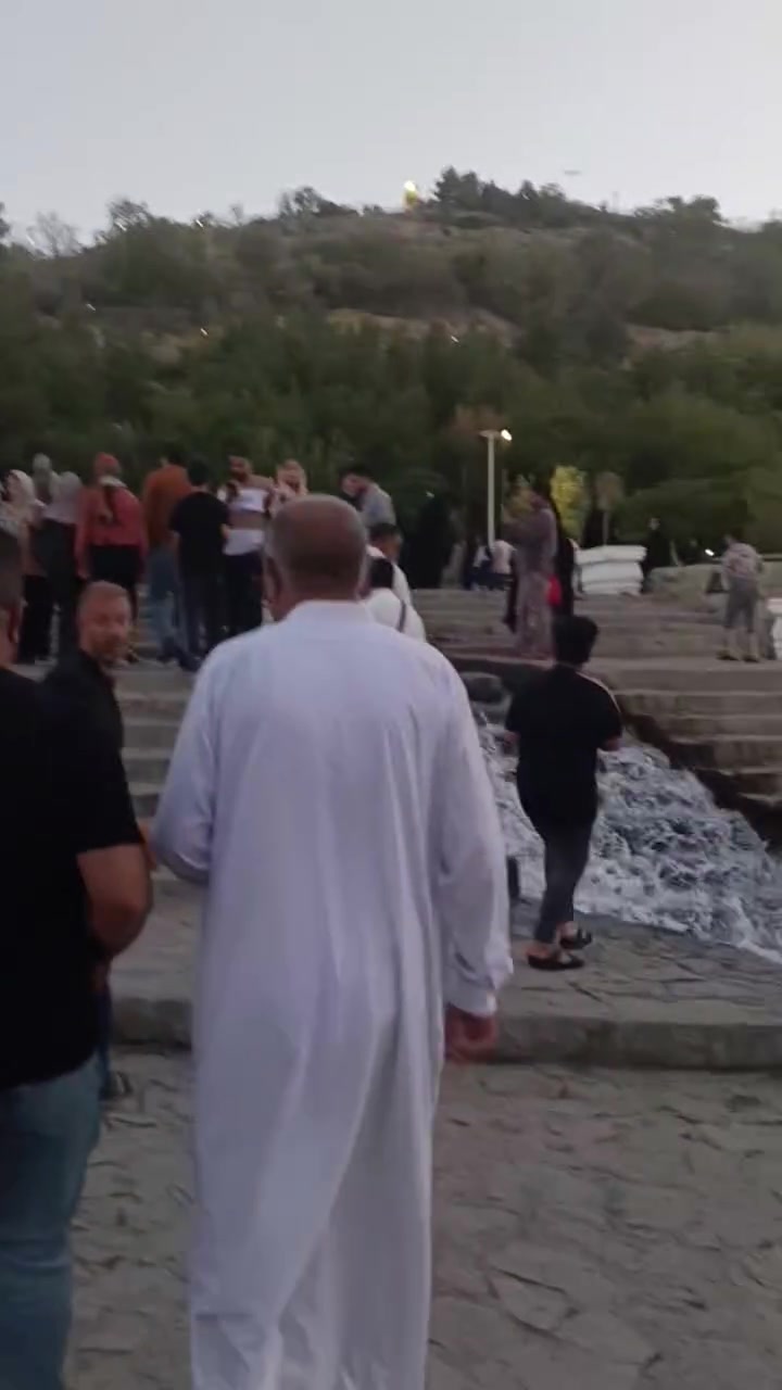 بعد توكل على الله تعلن حمله حجي جواد الزبيدي زياره الى ايران مزارات قم بيت نور واربعين علويه وجامعة جمكر بستان علاوي وقد الامام الرضا.   في نيشابور ومزارات خوان الامام الرضا عليه يأسر وناصر.  خواجه ربيع و خواجه   مراد وبصلت الهرو ومكائن ترفيهيه جبل النور باق مشهد مدينه العاب ثلاث وجبات طعام في مشهد عنوان كوت خاجيه شارع 40 قرب السوق الجديد تليفون ***********  النفر 175مده الرحله 10يوم تاريخ الرحله 6/3
