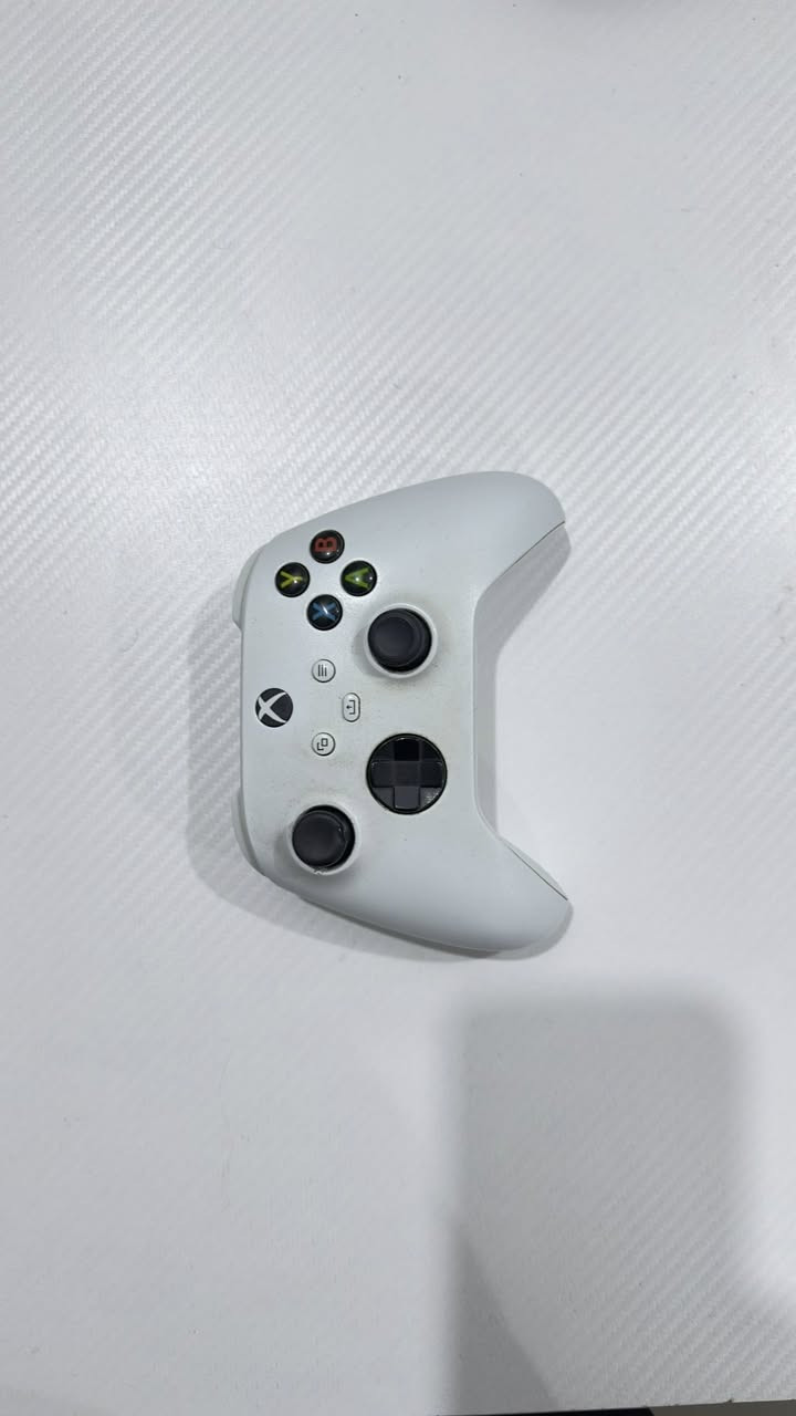 اكسبوكس سيرياس اس
مع هارد خزن مال اكسبوكس 512GB
مع 3 يدات يدتين وايرليس ويدة منهم واير نوعية ممتازة
مع قاعدة يدات للاكسبوكس 
وكيبورد  نوعية ممتازة
مكاني اربيل توصيل ما عندي (التوصيل عالمشتري)
السعر 500 الف كلهم شلع قفلل
اتصال ***********
واتس ***********
