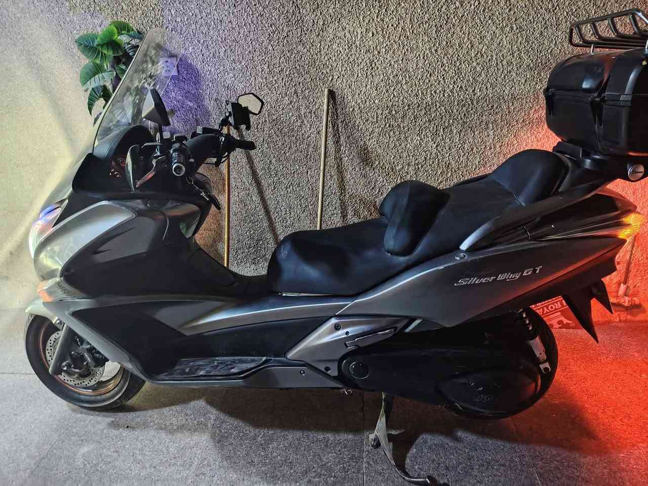 السلام عليكم سلفر ونج جيتي محرك 600 الدراجه نظيف وخير من الله مرقم باسمي شرط التحويل رقم واسط مشروع وطني رقم هاتف ***********
