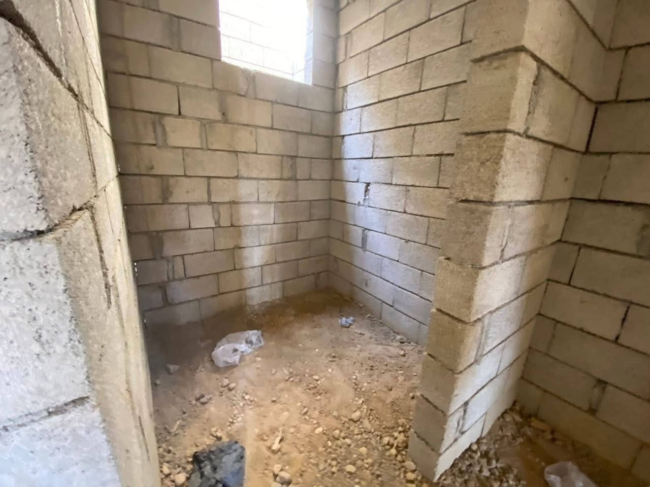 هيكل للبيع العنوان القوسيات قرب المدرسه الصينيه المساحه ١٠٠متر الاستفسار على الرقم ***********
***********
