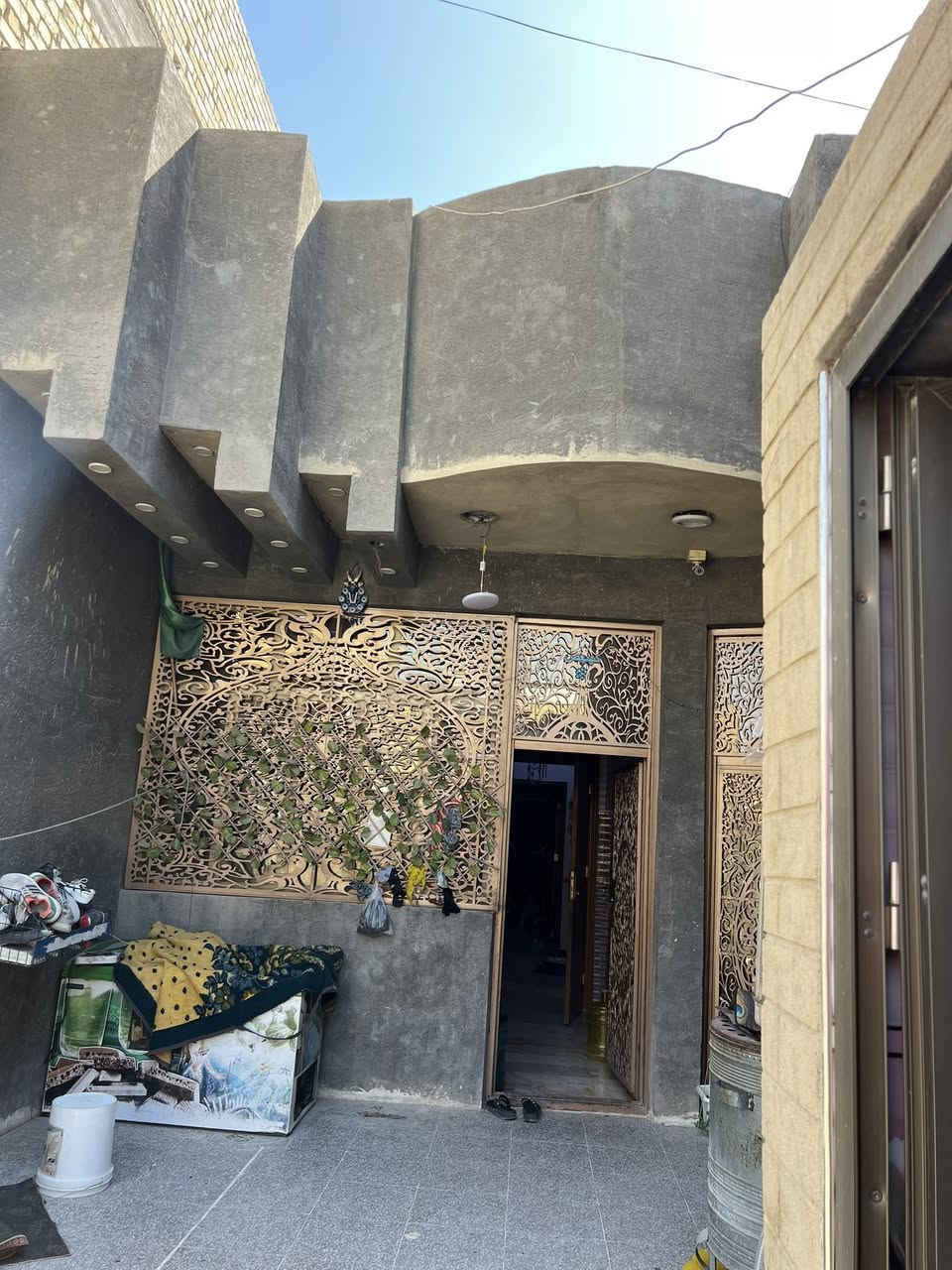 السلام عليكم بيت مع محل للبيع المساحه 200متر البيت طابق واحد  الموقع الامين سكينه شارع المكاتب 2على 11قرب الشارع العام للاستفسار 

***********
