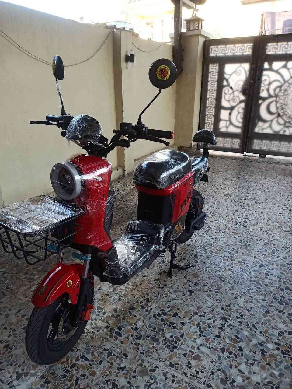 السلام عليكم دراجه نوع ار 9 للبيع السعر 550 بها مجال موديل 25 مكاني بغداد جديده رقم 10 رقم تلفوني***********
