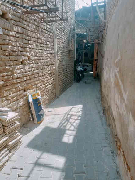 بيت للبيع في الرميثة/ الشرجي شارع النص / سوك ابو عزام للملابس /مساحة 165م / *ملاحظة البيت بي 3غرف غرفتين جوة وغرفة فوك متصلة مع السطح 
للتواصل والاستفسار في الخاص
او الاتصال على الرقم/ ***********
