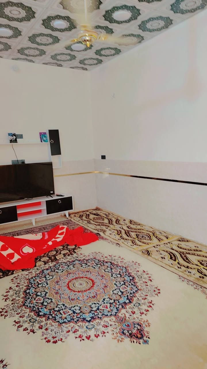 بيت 100م طابو زراعي سند25      للبيت بناء طبوك جمهوري بيه غرتين او صالتين مطبخ ستقبال حمام داخلي حمام خارجي مع تواليت صب كونكريت قرب سيطرة البراهيميه عمود 207 منطقة العامريه طريق كربلاء حله هذا رقمي واتساب ***********
