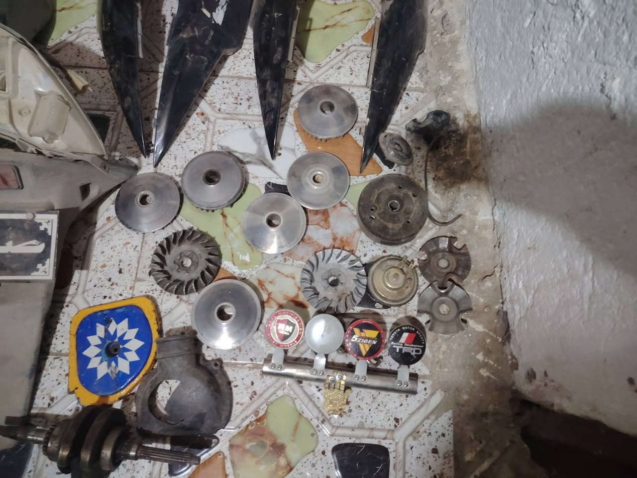 سلام عليكم غراض للبيع. تانكيات. وكشن. وكزوز. وعداد وكفرات. مال ماكس. ونواعم. مكاني ناصريه مركز ***********
