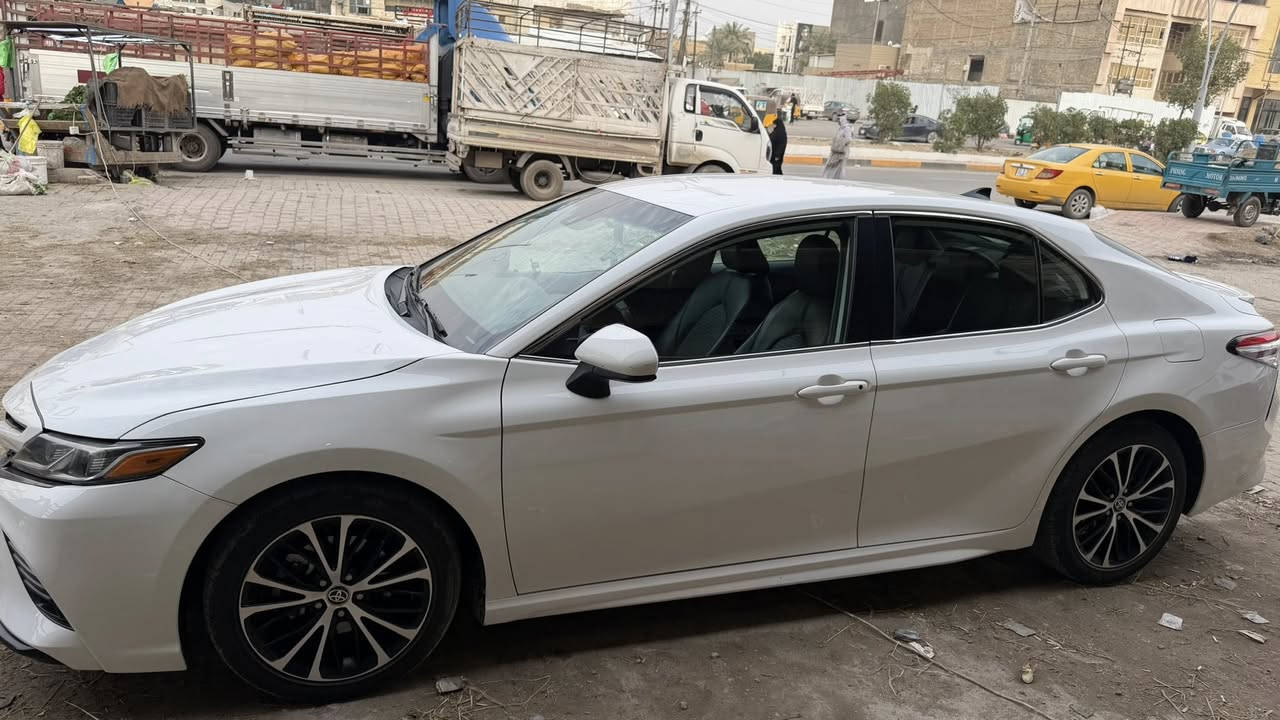 السلام عليكم كامري  ٢٠٢٠  مواصفات SE سياره جديده   مواصفات ال se معروفه نص فول  وارد بدون حادث  السعر  ٢٠٠ ورقه ٢ دفتر   تحويل مباشر    ***********
