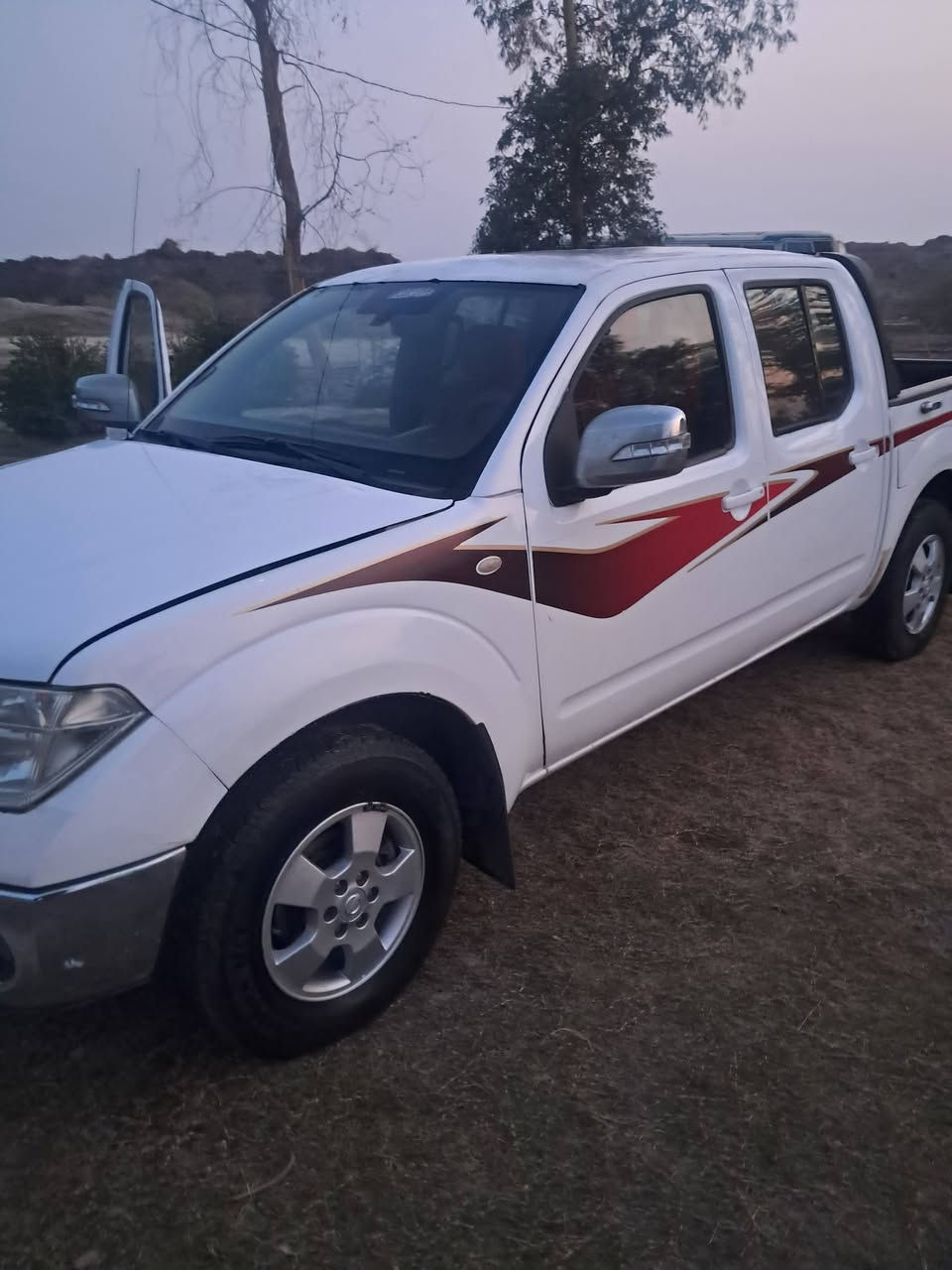 نيفاره موديل ٢٠١١
رقم بغداد كير اوتوماتيك 
محرك كير حدايه مكفوله 
السياره متجايه 
***********
