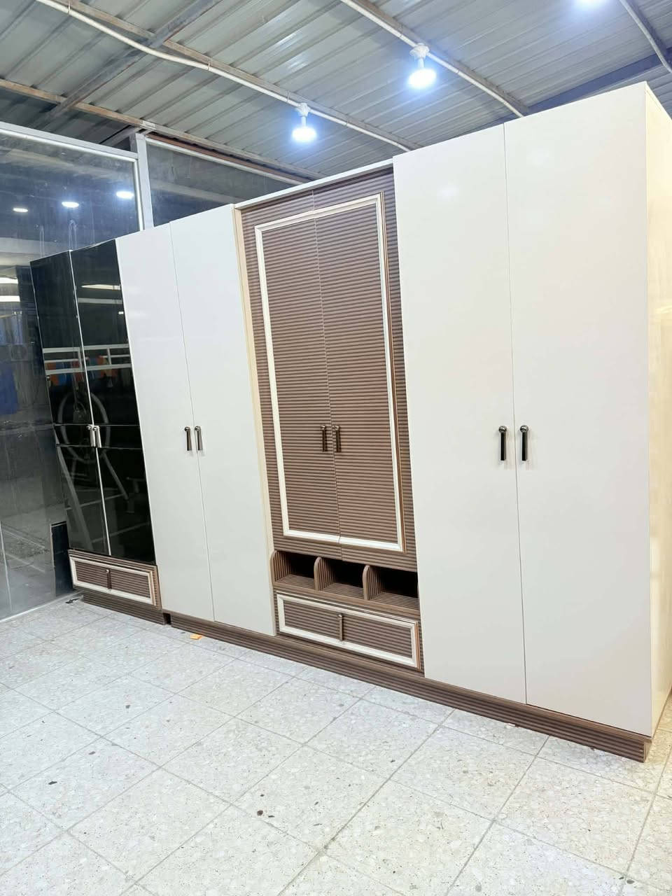 ✨ غرفة تركي 🇹🇷 مودرن اصلي شركه العالميه 10 قطع 
 نظام أبواب  موديل حديث 
سرير مخزن عملي
 ضهر بلوك
 قماش وتر بروف أصلي
✨ نظافة 95 /💯
السعر  / مليون و250 
شد ونقل مجاني داخل بغداد
 توصيل للمحافظات بأسعار رمزية


**إذا كنت صاحب هذا الإعلان وتريد حذفه لأي سبب، رجاءا أرسل رسالة إلى الدعم الفني**