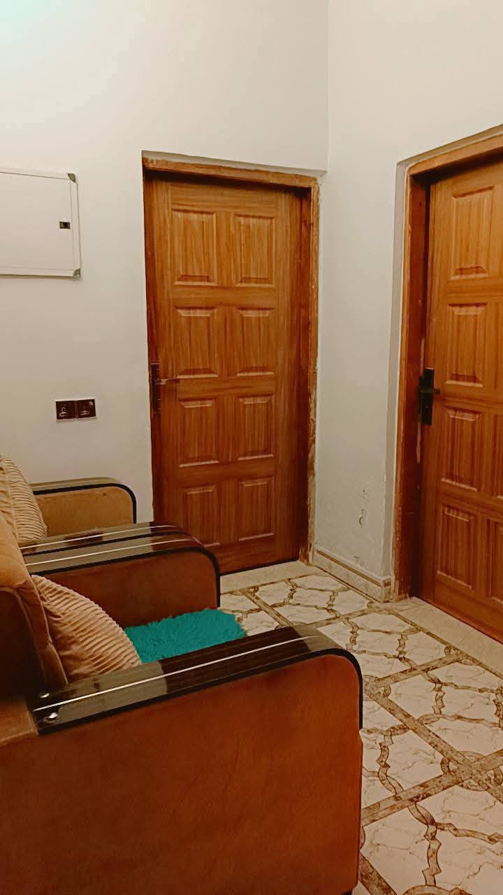 ياالله معروض لدينا بيت للبيع حي الشهداء خلفي100 متر طابق والثاني غرفه بيه عرض الدربونه متر ونص قرب جامع المحسن بناء 2022 يحتوي علئ استقبال وغرفه ومطبخ حار وبارد وصحيات معزوله ومناور عدد2 بيت نظيف وكلش مرتب عكاده للاستفسار مكتب نور الرافدين ***********
