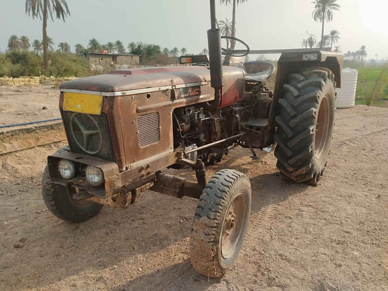 عنتر موديل 1984رقم وسنوية بدون تحويل جاهزة من كلشي محرك وكير وحدادية وجهازه رفع تايرات و لايتات و سلف وباتري نكرة سلف شغال من كلشي خير من الله ما بيها نقص كشر نظيف السعر4 مكاني كربلاء طويريج ***********
